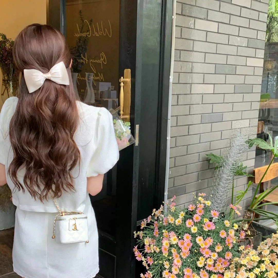 我的穷鬼闺蜜竟是我上司